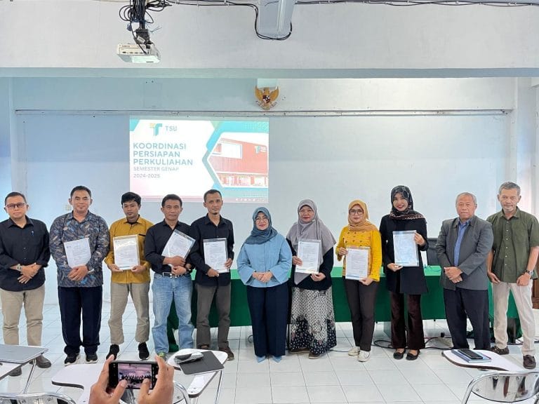 Dosen dan tenaga kependidikan Tiga Serangkai University melakukan koordinasi untuk menyambut semester genap dengan fokus pada inovasi pembelajaran berbasis kolaborasi industri.